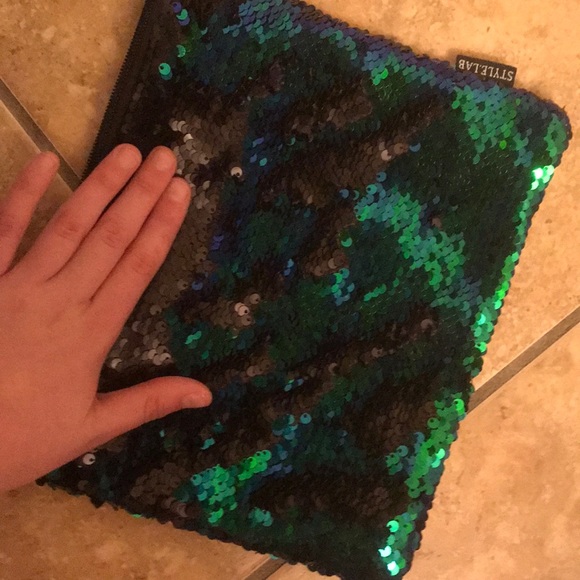 STYLELABGIRL Large Reversible sequin makeup bag - Picture 4 of 4